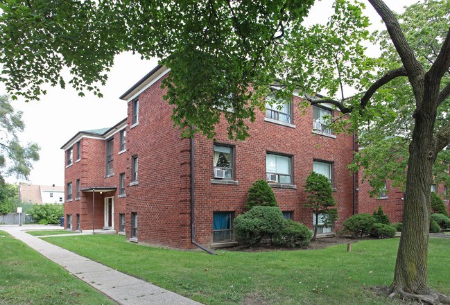 Hillhurst Apartments in Toronto, ON - Building Photo - Building Photo