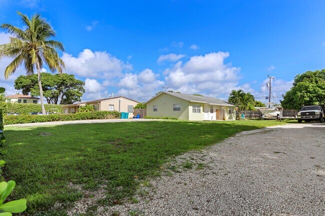 615 NE 7th Ave in Boynton Beach, FL - Building Photo - Building Photo