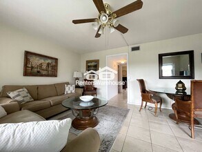 2042 Australia Way E, Unit Apt 78 in Clearwater, FL - Building Photo - Building Photo