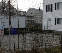 11-19 Marier St in Fall River, MA - Foto de edificio - Building Photo