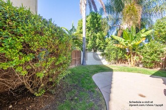 7404 Cortile Bellaza in San Diego, CA - Building Photo - Building Photo