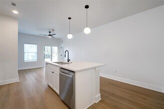 3000 Duval St in Austin, TX - Foto de edificio - Building Photo