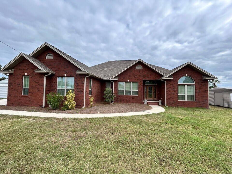 7134 Bay Crest Rd in Panama City, FL - Building Photo