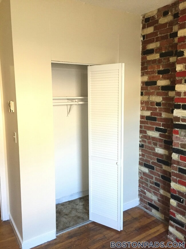 886 Huntington Ave, Unit 4 in Boston, MA - Building Photo - Building Photo