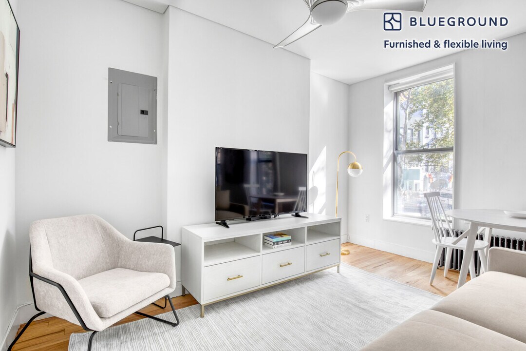 209 Mulberry St in New York, NY - Building Photo