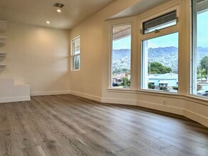 2409 N Lincoln St, Unit # B in Burbank, CA - Foto de edificio - Building Photo