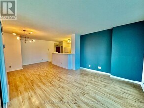 10 Yonge St in Toronto, ON - Building Photo - Building Photo