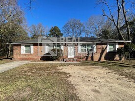 2403 Groveland Cir S in Macon, GA - Building Photo