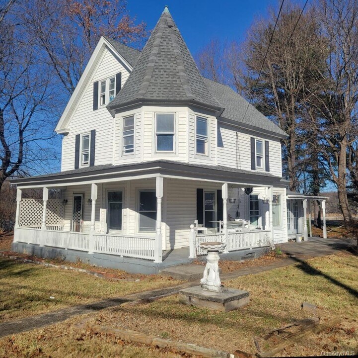 5 Elm St in Wallkill, NY - Building Photo