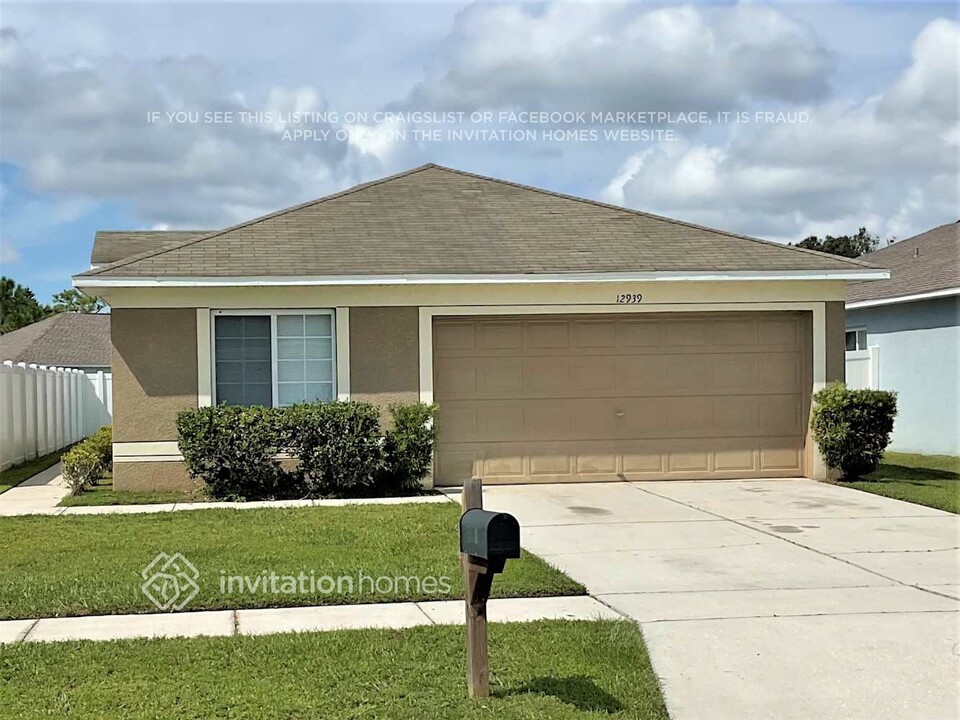 12939 Fieldmoor Ct, Unit 0915 in Riverview, FL - Building Photo