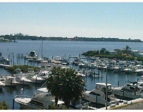 400 Scotia Dr-Unit -305 in Hypoluxo, FL - Foto de edificio - Building Photo