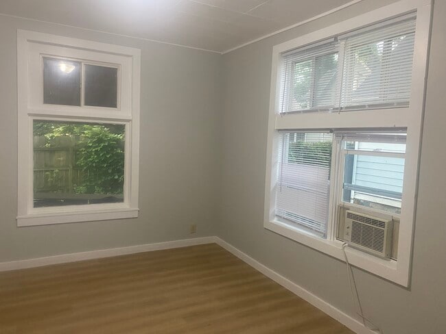 property at 926 W Washington St