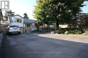 44 Torrance Rd in Toronto, ON - Building Photo