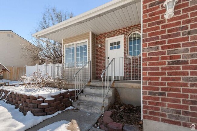 747 W 1580 N in Clinton, UT - Building Photo - Building Photo