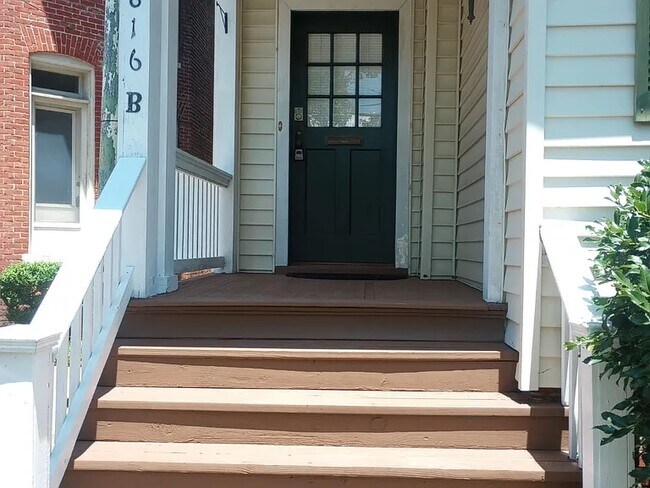 816 Westover Ave, Unit B in Norfolk, VA - Foto de edificio - Building Photo