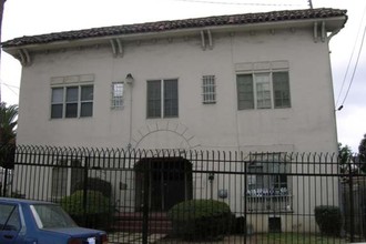 229 S Westlake Ave in Los Angeles, CA - Building Photo - Building Photo