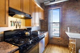 2758 W Fullerton Ave in Chicago, IL - Building Photo - Building Photo