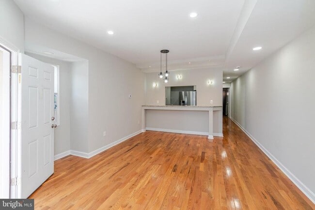 property at 1276 Glyndon Ave