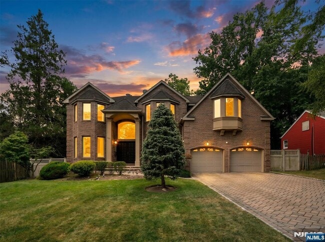 325 Cooper Pl