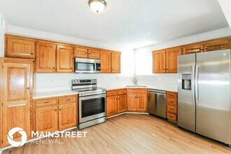 820 NW Rosaceae Dr in Blue Springs, MO - Foto de edificio - Building Photo