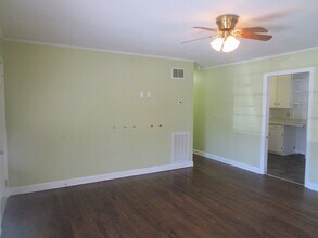 2011 Columbia Cir in Sumter, SC - Building Photo - Building Photo