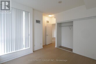 18 Holmes Ave in Toronto, ON - Building Photo - Building Photo
