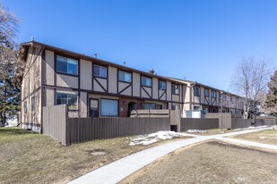 175 Manora Pl NE in Calgary, AB - Building Photo