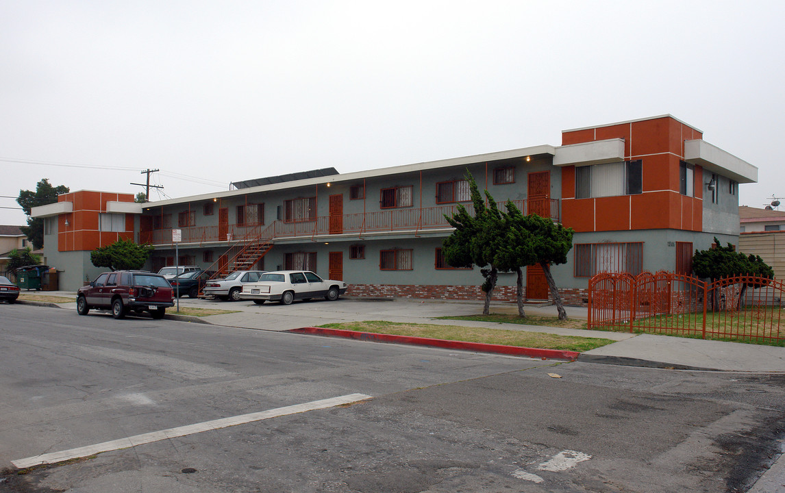 13106 S Vermont Ave in Gardena, CA - Building Photo