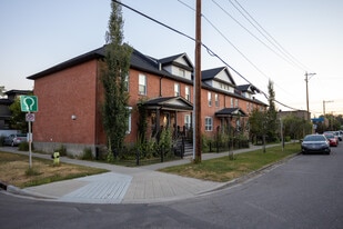 917 14 St SE in Calgary, AB - Building Photo
