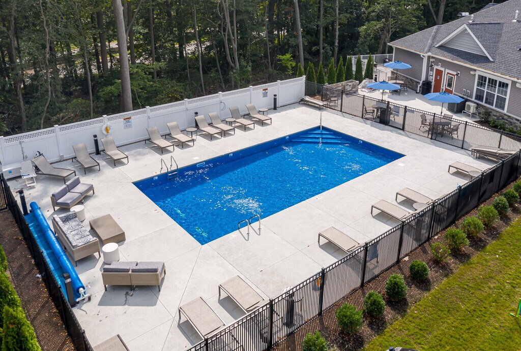 The Cove at Gateway Commons Townhomes East Lyme, CT Apartments