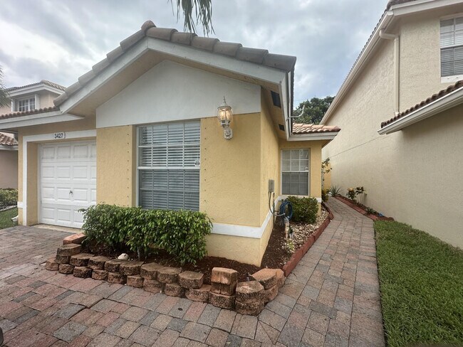 3427 Commodore Ct in West Palm Beach, FL - Building Photo - Building Photo