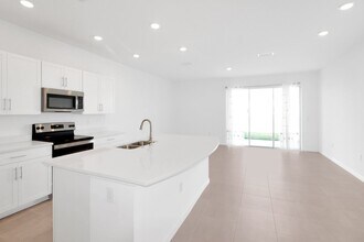 5728 Haven Ter in Nokomis, FL - Building Photo - Building Photo