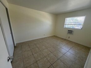 810 Lake Shore Dr in Lake Park, FL - Building Photo - Building Photo