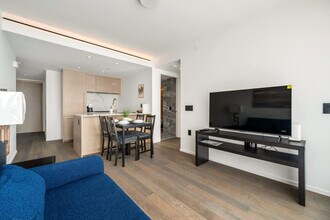 1482 Robson St in Vancouver, BC - Building Photo - Building Photo