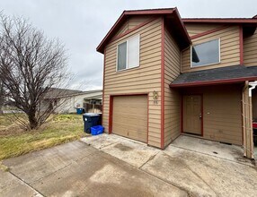 1551 NE 8th St in Redmond, OR - Building Photo - Building Photo