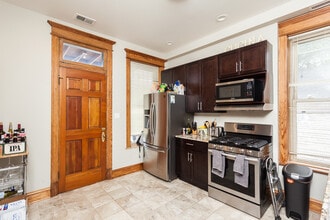 1032 W Roscoe St, Unit 3 in Chicago, IL - Building Photo - Building Photo
