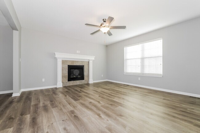 1317 NW Whitney Dr in Grain Valley, MO - Building Photo - Building Photo