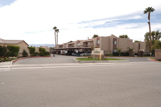 Edencrest Apartment Homes in Indio, CA - Foto de edificio - Building Photo