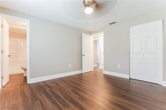 1060 Elaine St in Venice, FL - Building Photo - Building Photo