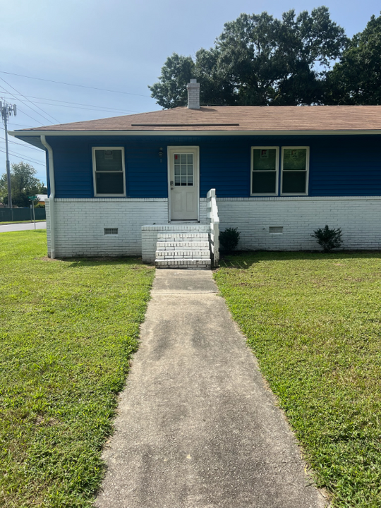 2101 Montclair Ave in Greenville, NC - Building Photo