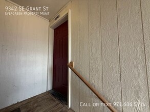 9342 SE Grant St in Portland, OR - Foto de edificio - Building Photo