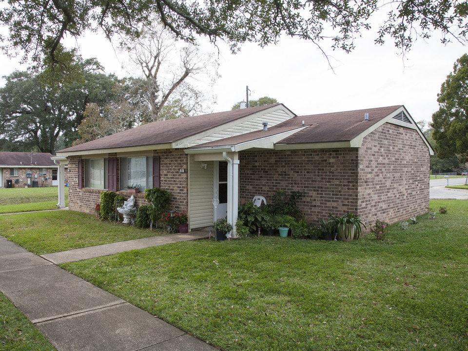 Village Oaks Apartments in Bay Minette, AL - Foto de edificio