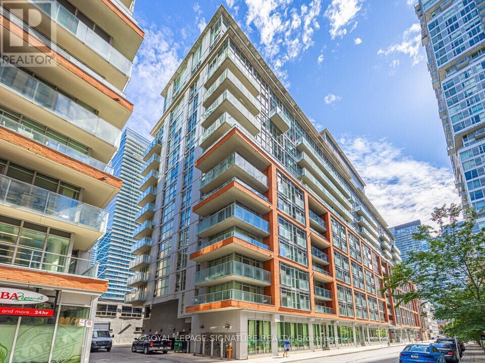 21-1021 Nelson St in Toronto, ON - Building Photo