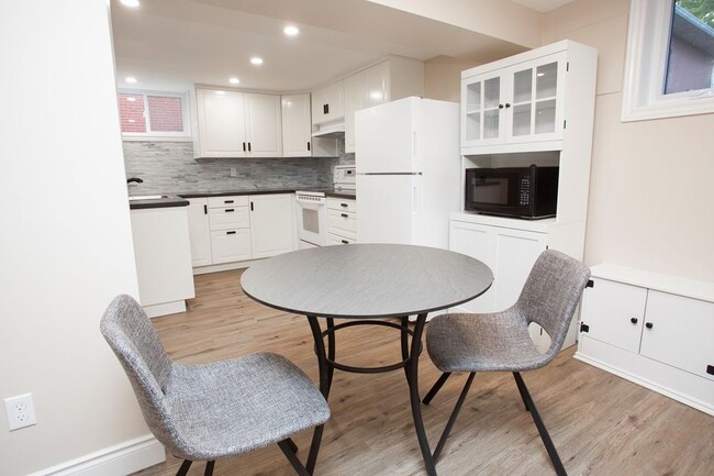property at 124 E 42nd St