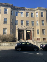 43 Orkney Rd, Unit 1 in Boston, MA - Foto de edificio - Building Photo