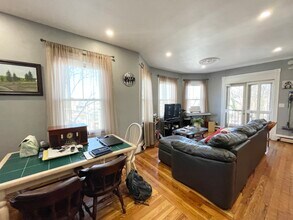 18 Sunset St, Unit #3 in Boston, MA - Foto de edificio - Building Photo