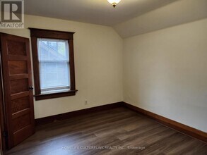 180 Erb St. W in Waterloo, ON - Building Photo - Building Photo
