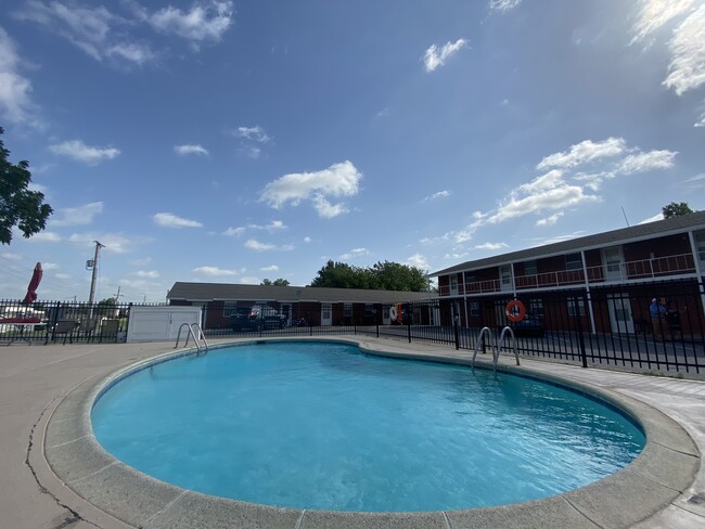 Lacarolyn Apartments in Lawton, OK - Building Photo - Building Photo