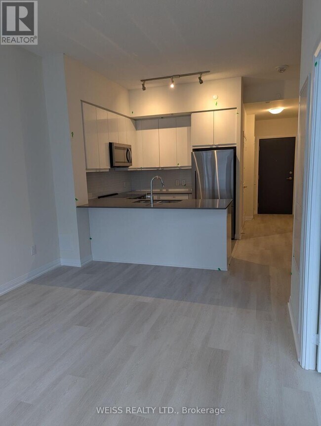 3260 Sheppard Ave E in Toronto, ON - Building Photo - Building Photo