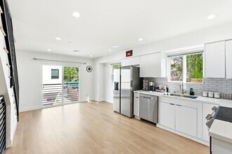 4455 Colfax Ave in North Hollywood, CA - Building Photo - Building Photo
